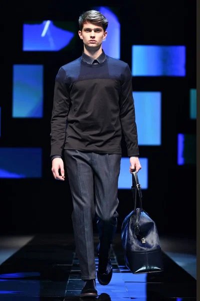 Look 15